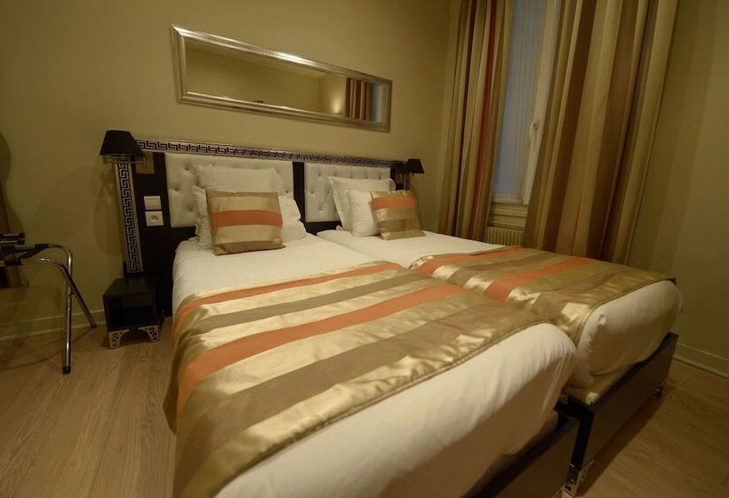 اتاق استاندارد چهار تخته, Korner Montmartre