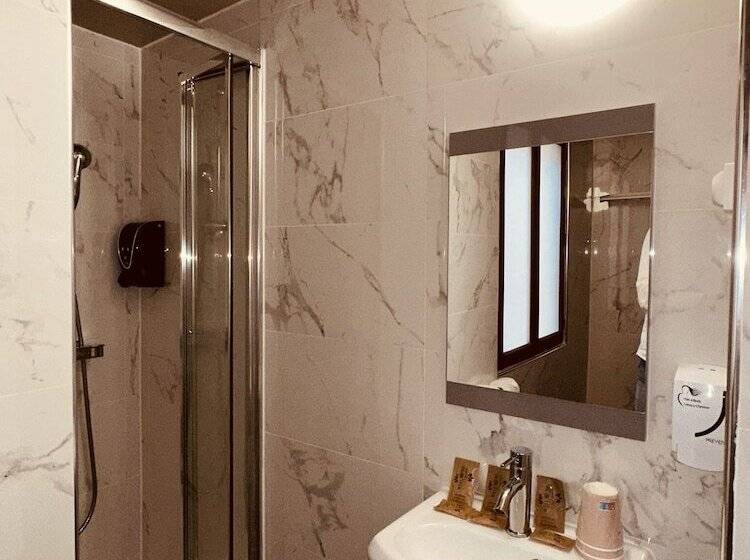 スタンダードルーム, Pavillon Opera Lafayette