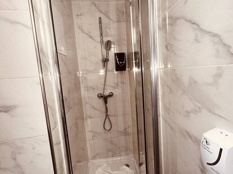 スタンダードトリプルルーム, Pavillon Opera Lafayette