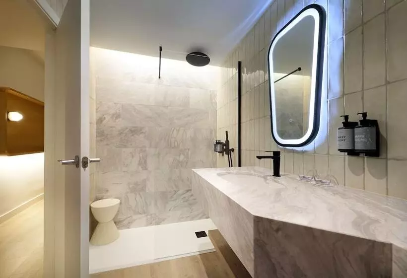 سوییت جونیور با چشم‌انداز دریا, Grand Palladium Select Palace Ibiza
