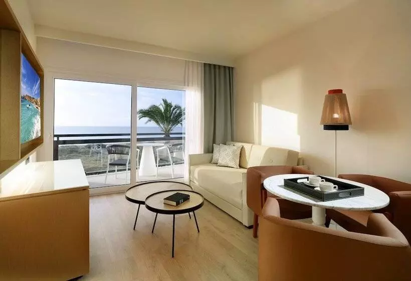 سوییت جونیور با چشم‌انداز دریا, Grand Palladium Select Palace Ibiza