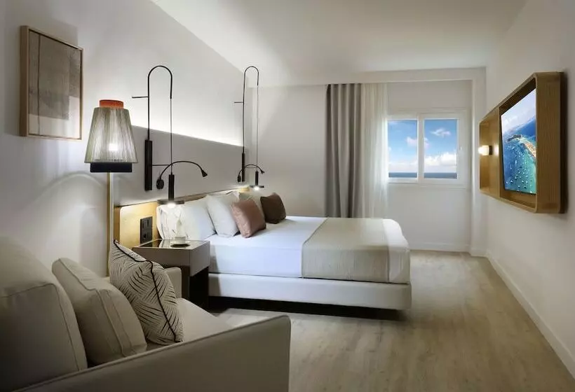 سوییت جونیور با چشم‌انداز دریا, Grand Palladium Select Palace Ibiza