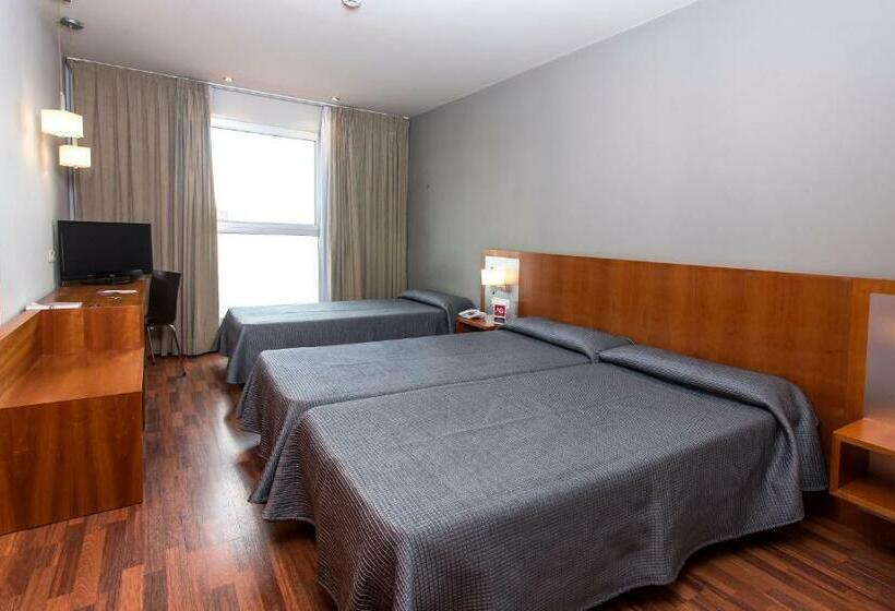 חדר סטנדרט לשלושה, Ag Express Elche