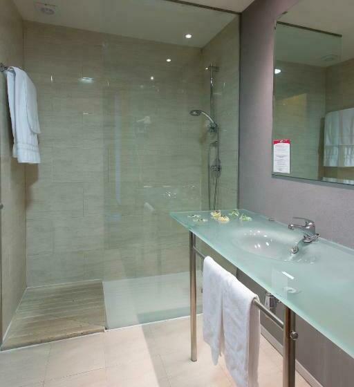 חדר סטנדרט לשלושה, Ag Express Elche