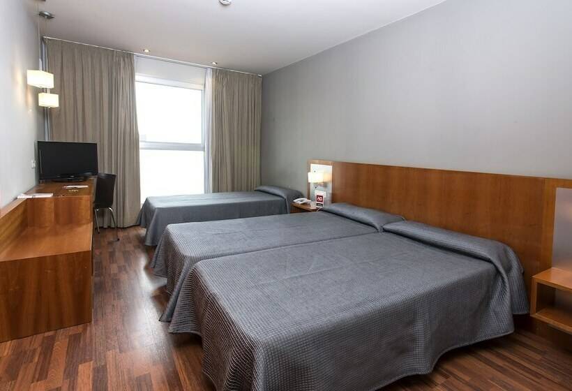 חדר סטנדרט לשלושה, Ag Express Elche