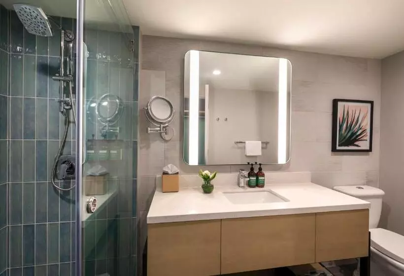 اتاق استاندارد با چشمانداز کوهستان, Crowne Plaza Resort Saipan