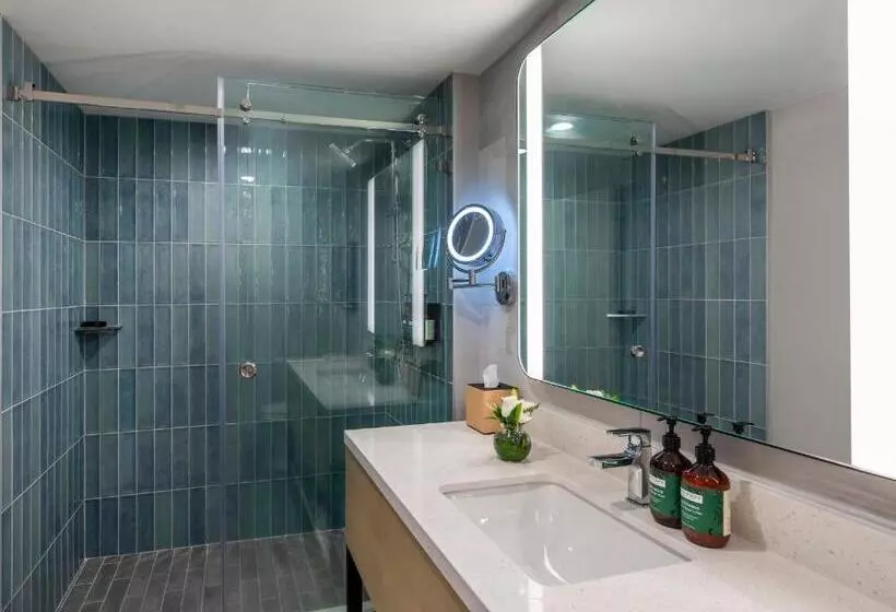 اتاق استاندارد با چشمانداز کوهستان, Crowne Plaza Resort Saipan