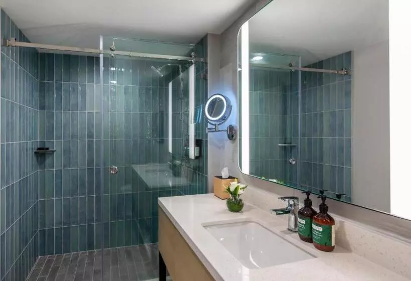 اتاق استاندارد با چشمانداز کوهستان, Crowne Plaza Resort Saipan