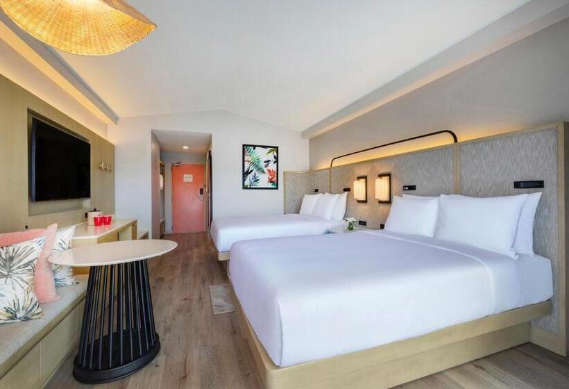 اتاق استاندارد با چشم‌انداز کوهستان, Crowne Plaza Resort Saipan