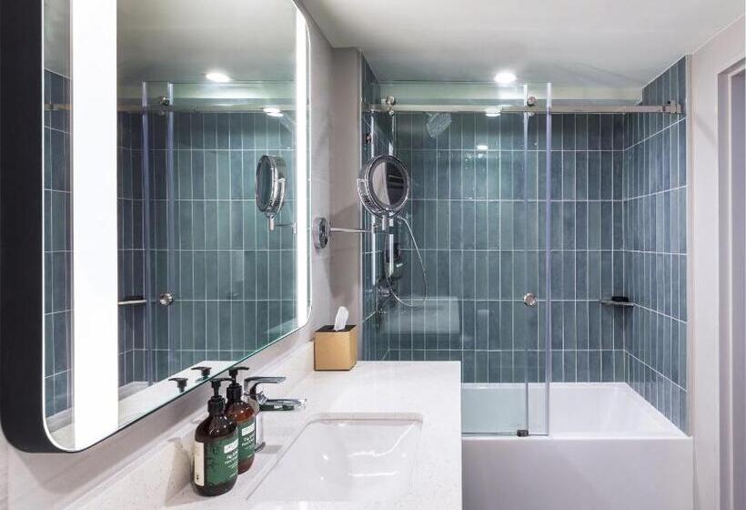 Pokój Standard 2 Łóżka Małżeńskie, Crowne Plaza Resort Saipan