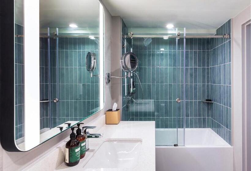 Pokój Standard 2 Łóżka Małżeńskie, Crowne Plaza Resort Saipan