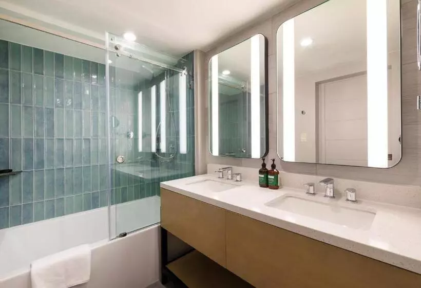 اتاق استاندارد با چشمانداز دریا, Crowne Plaza Resort Saipan