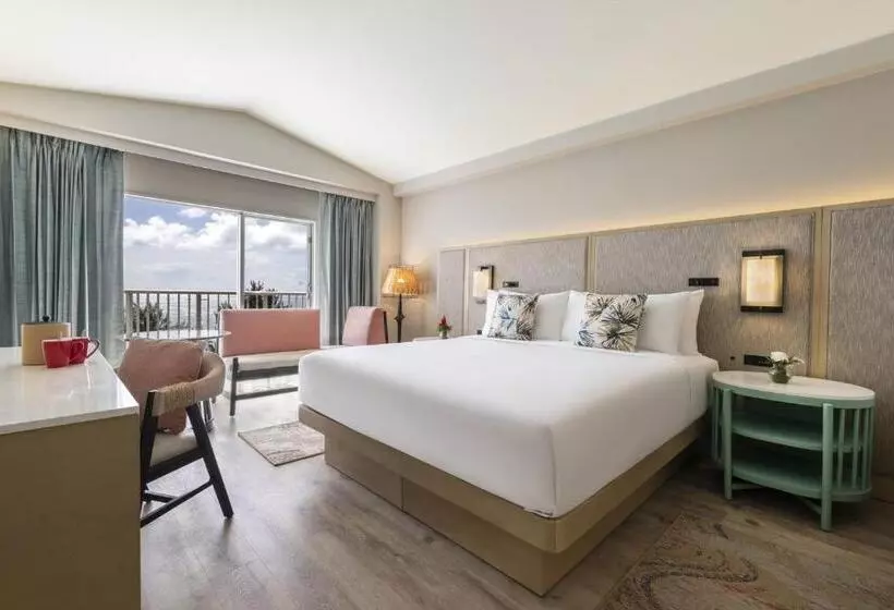 سوئیت با تخت بزرگ, Crowne Plaza Resort Saipan