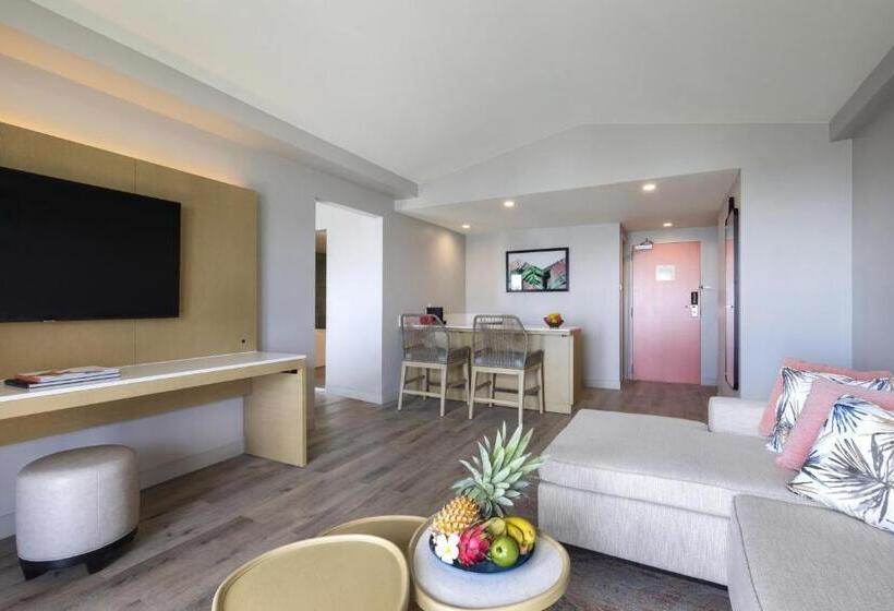 Suite, Crowne Plaza Resort Saipan