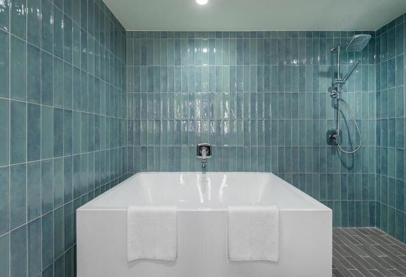 سوییت, Crowne Plaza Resort Saipan