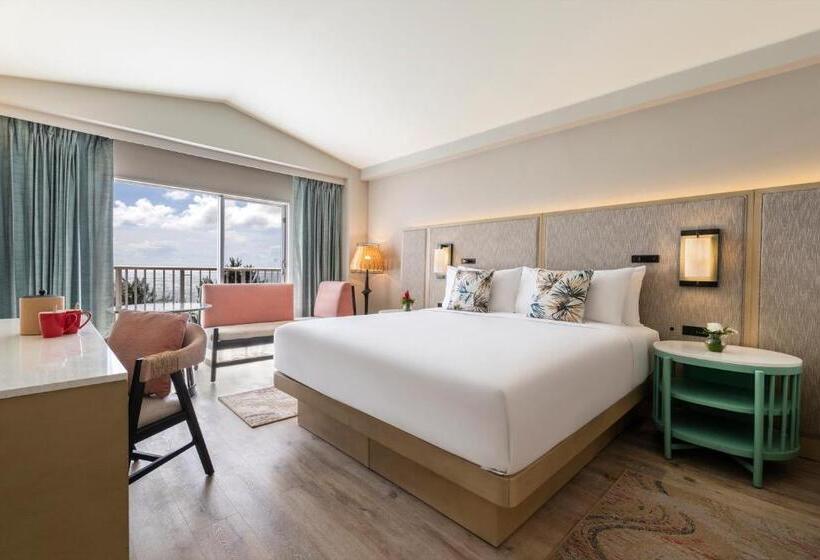 سوئیت با تخت بزرگ, Crowne Plaza Resort Saipan