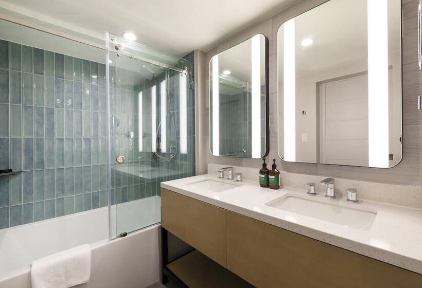 اتاق استاندارد با 2 تخت دوبل, Crowne Plaza Resort Saipan