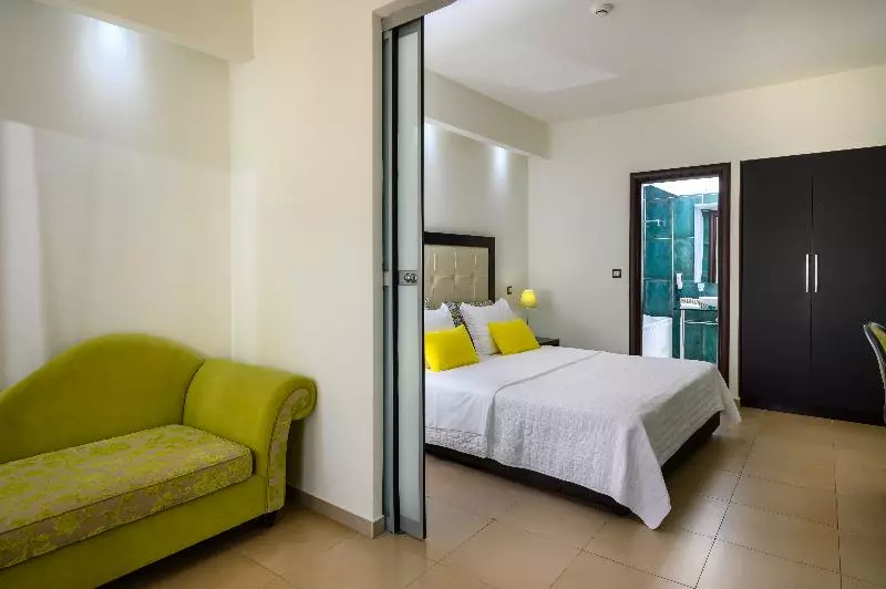 スイート, Angela Suites Boutique