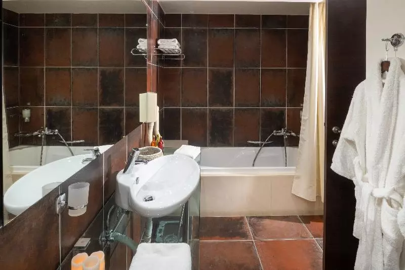 スイート, Angela Suites Boutique