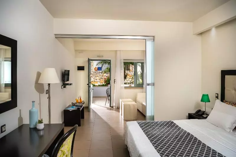 Deluxe Family Room