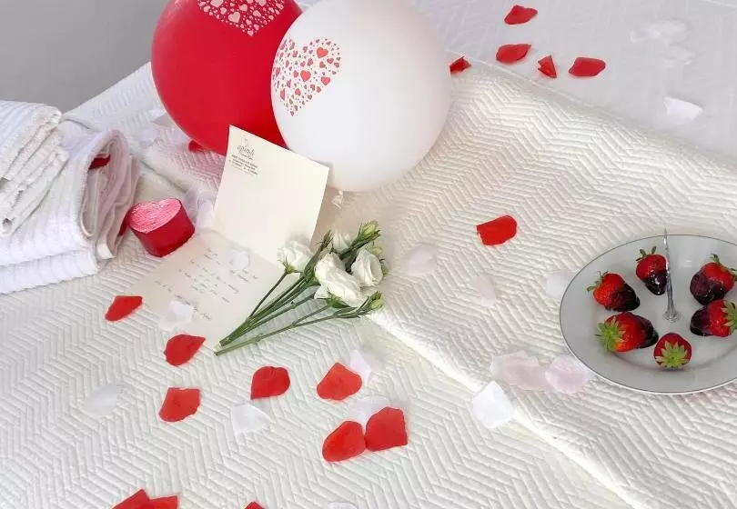 سوئیت با تخت بزرگ, Apsenti Couples Only
