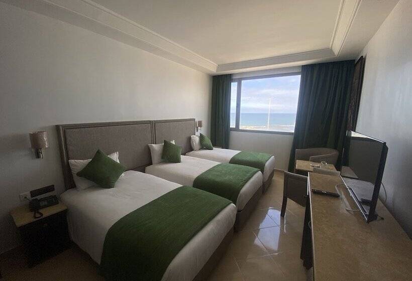اتاق استاندارد سه نفره, Azur