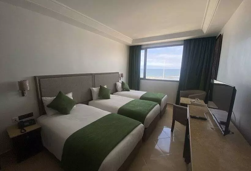 اتاق استاندارد سه نفره, Azur
