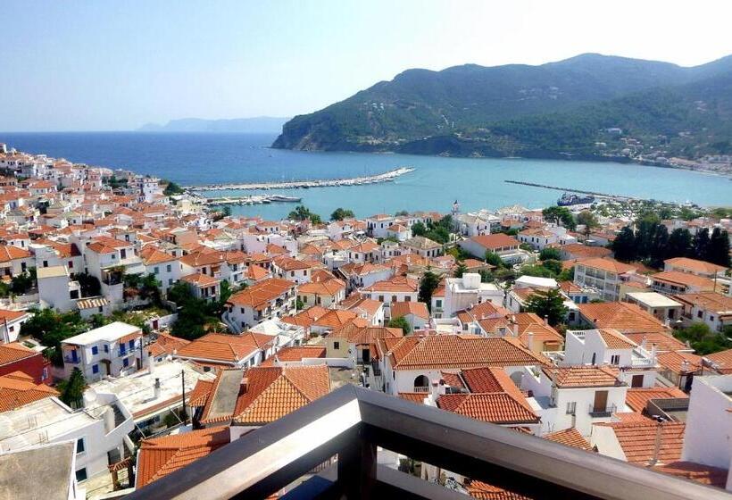 اتاق استاندارد سه نفره, Denise