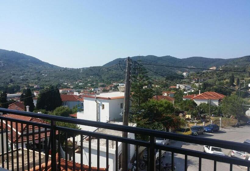 Economy Triple Room, Denise