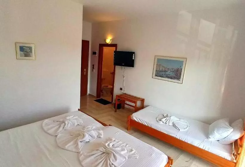 Economy Triple Room
