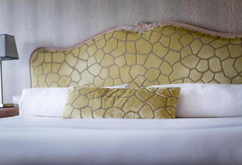 اتاق استاندارد, Friday