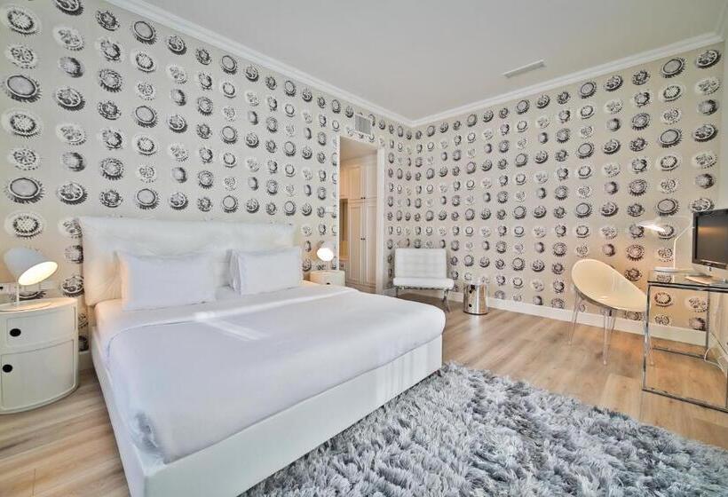 اتاق استاندارد, Friday