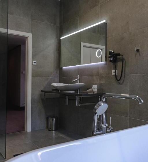 سوئیت رویال, Friday