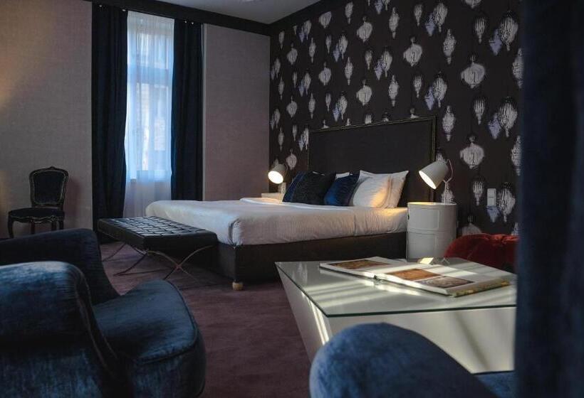 سوئیت رویال, Friday