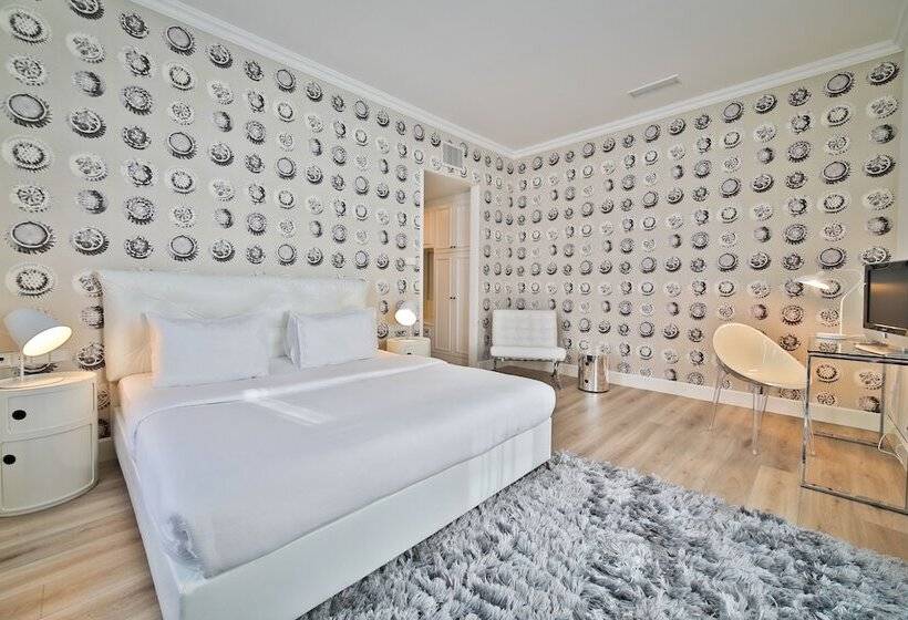 اتاق استاندارد, Friday