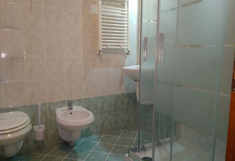 Háromágyas Standard Szoba, Galata