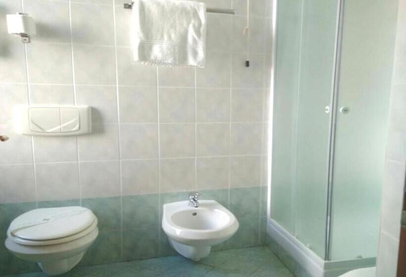 Standard Egyágyas Szoba, Galata