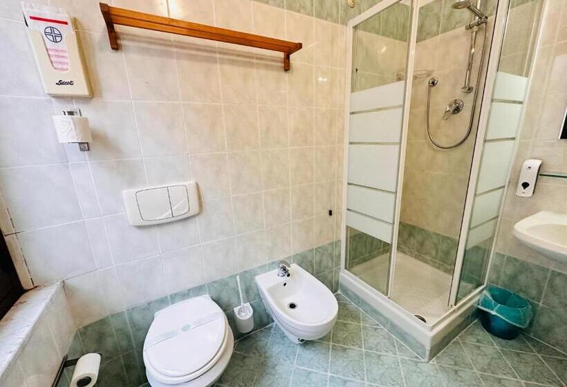 Standard Szoba, Galata