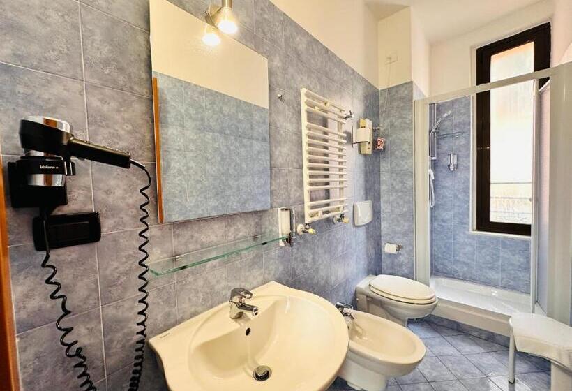 Háromágyas Standard Szoba, Galata