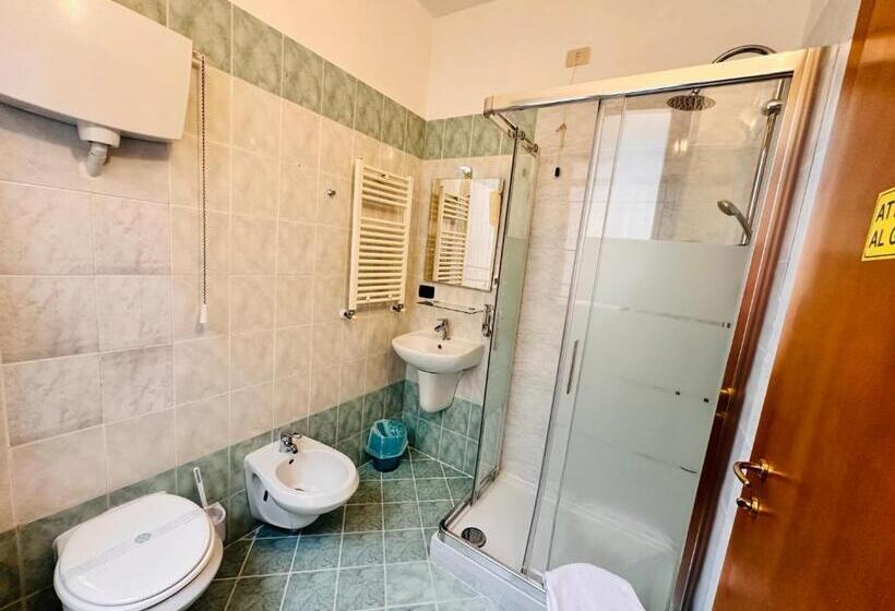 Háromágyas Standard Szoba, Galata