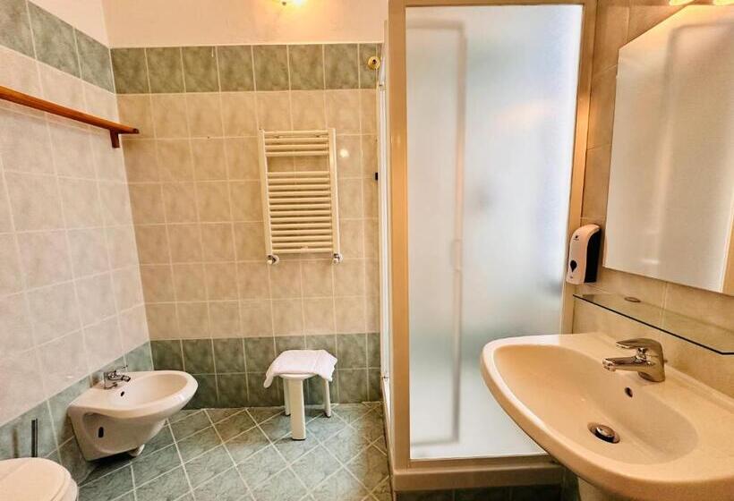 Négyágyas Standard Szoba, Galata