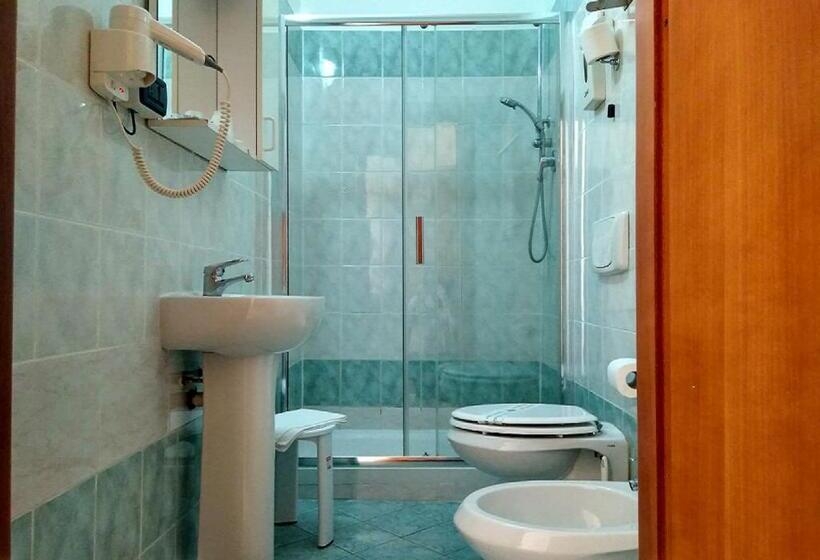 Economy Szoba, Galata