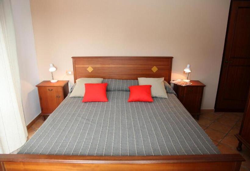 شقة غرفة واحدة, La Contessa