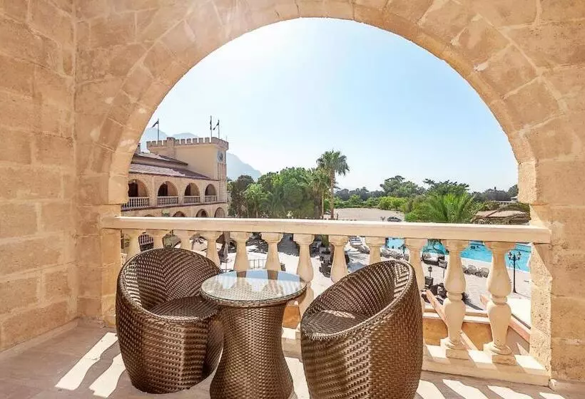 اتاق دوبلکس, Le Chateau Lambousa
