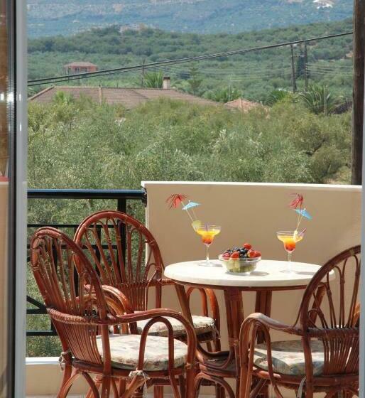 דירת שני חדרים, Letsos