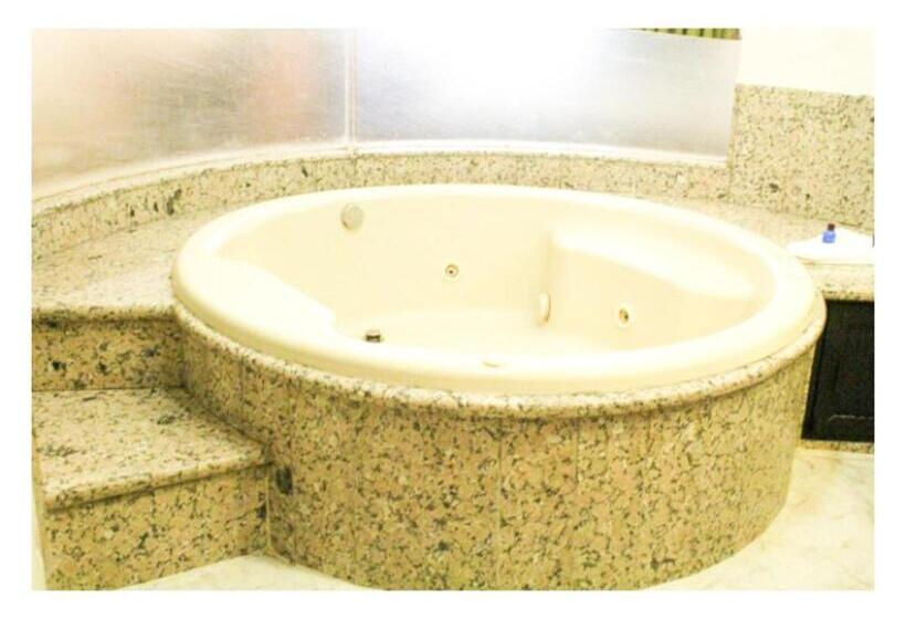 سوئیت با تخت بزرگ, Mandarin Carton