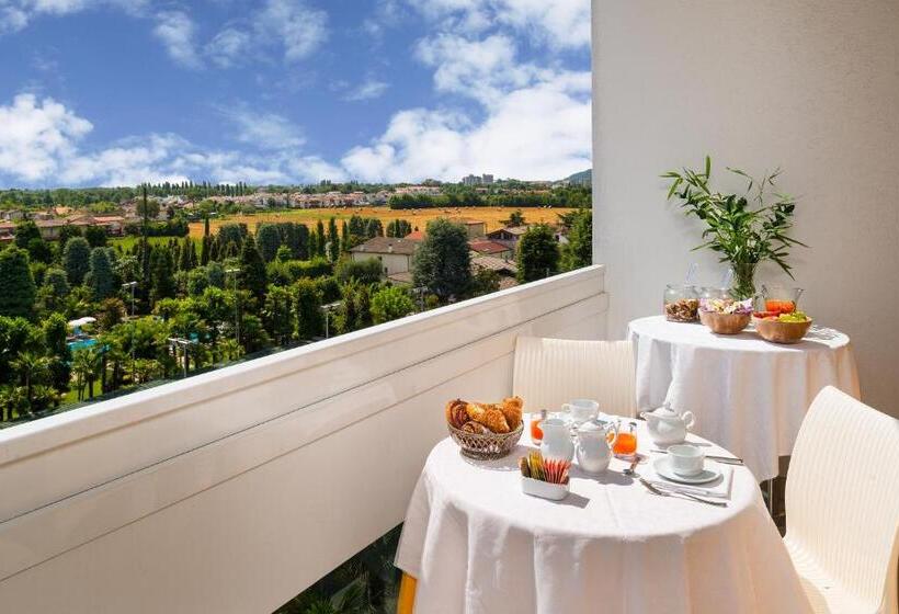 جناح جونيور, Metropole