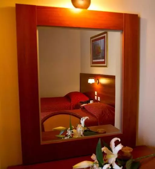 اتاق استاندارد سه نفره, Mirabel Citycenter