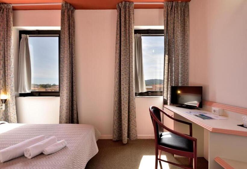 标准单人间, Orri