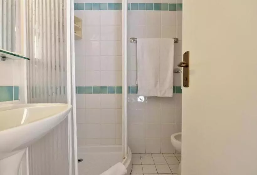 Standard Kolmen Hengen Huone, Orri